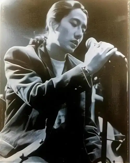 可以凭脸吃饭却偏要靠才华!郑钧年轻时颜值太帅,阿娇路透图好美