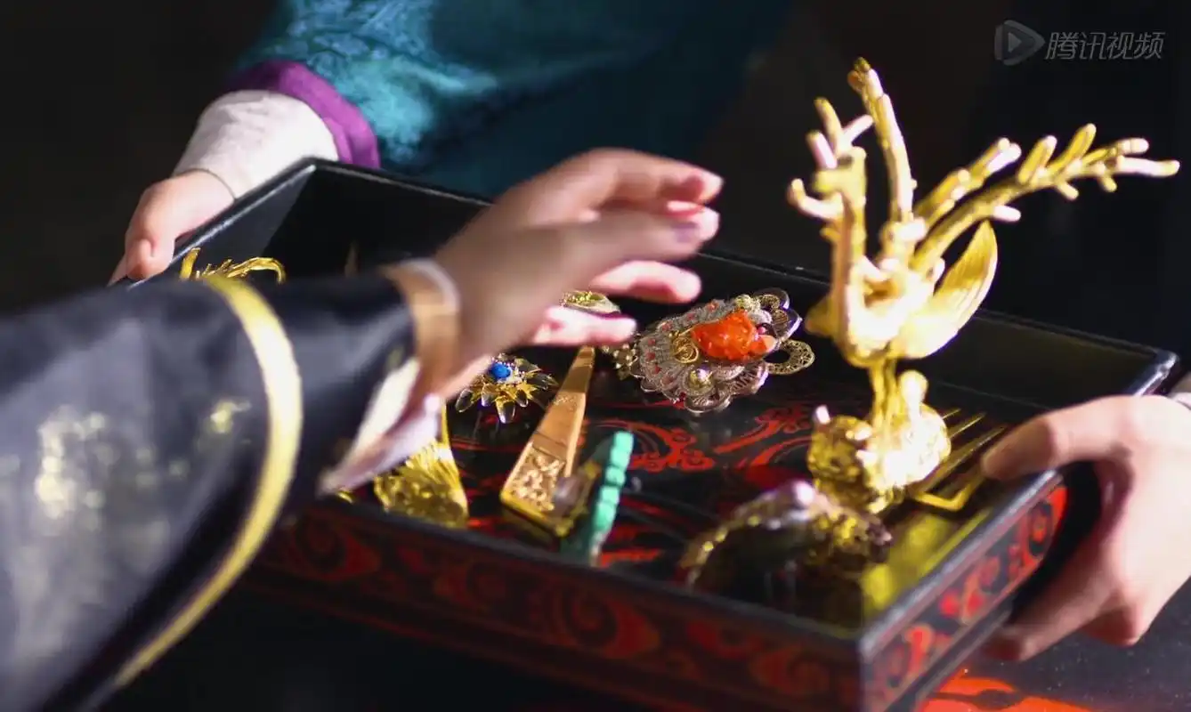 扒一扒芈月传那些华丽的簪钗:芈姝的紫玉镂金首饰,蓝田玉钗漂亮