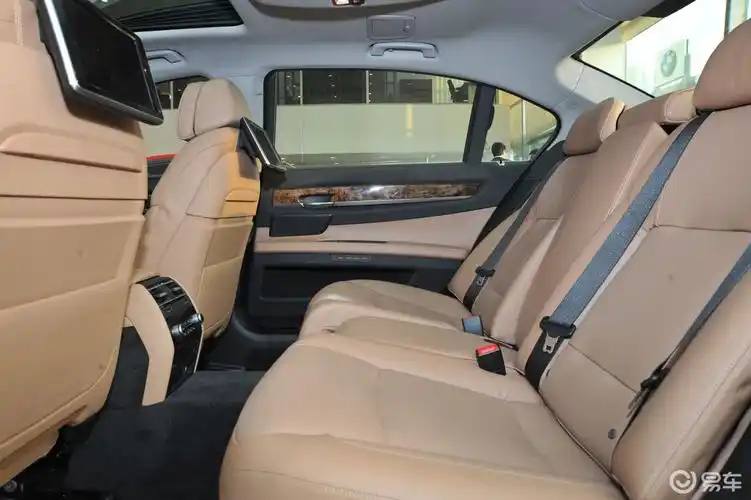【宝马7系2013款740li 豪华型后排空间体验汽车图片-汽车图片大全】