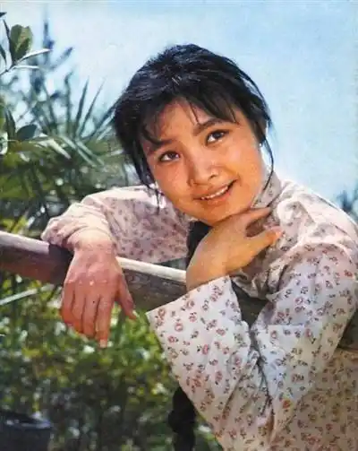 陈冲:当年演《小花》得百花奖,出门都得挡脸