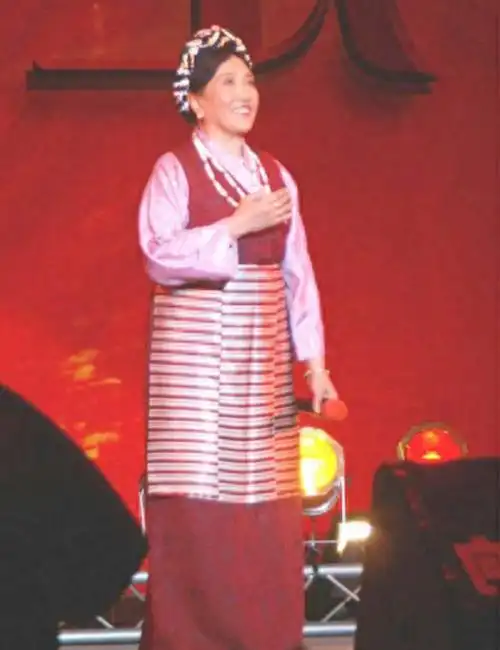 歌唱家雍西:韩红是她女儿,早年丧夫再婚现在最担心女儿的婚事