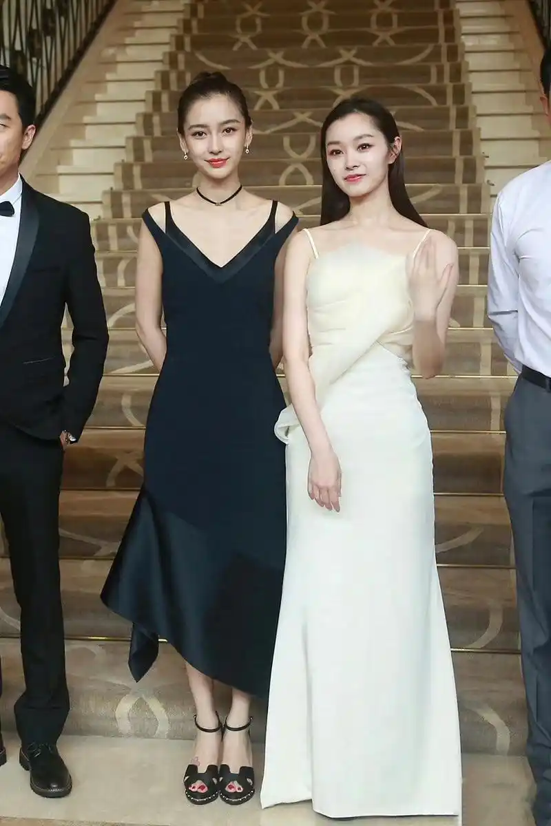 原来宋轶和杨颖的年龄是一样的