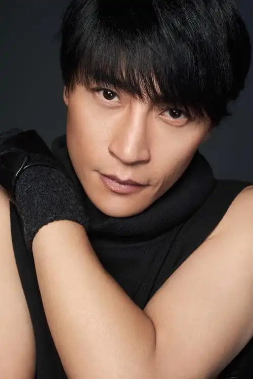 陈志朋时尚写真曝光 "眼神杀"撩力十足