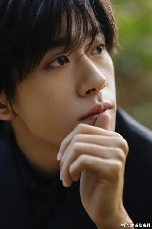 是谁发现了易烊千玺的鼻梁痣,点缀的好帅气,这样的易烊千玺怎能不爱?