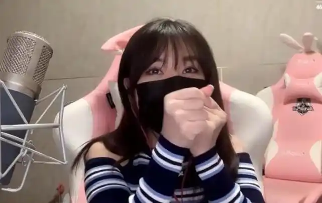 原创一条小团团做主播是因为腿断了本人宣称绝对有神豪在暗恋我