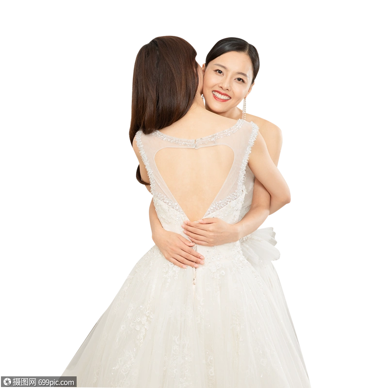 婚纱店一起试穿婚纱的闺蜜拥抱