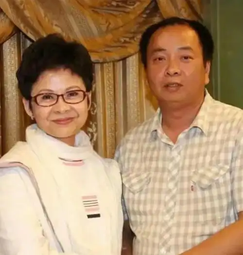 董文华与赖昌星的绯闻闹得如此大为什么她的丈夫一直不离不弃