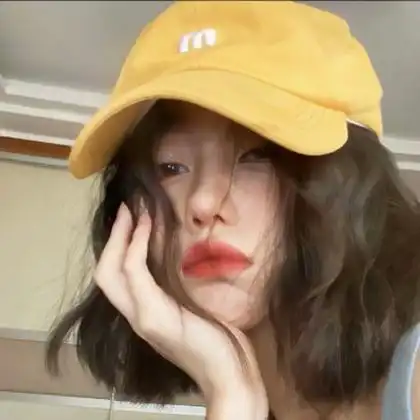 女生头像干净气质短发