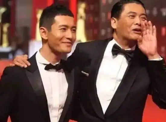 吴亦凡是一个很高的男艺人,但让人意想不到的是,当他坐下来的时候