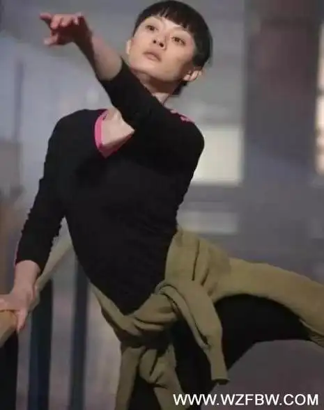 她是刘德华御用女舞伴,16岁跟随华仔,别人花再多钱也请不到_赖文慧