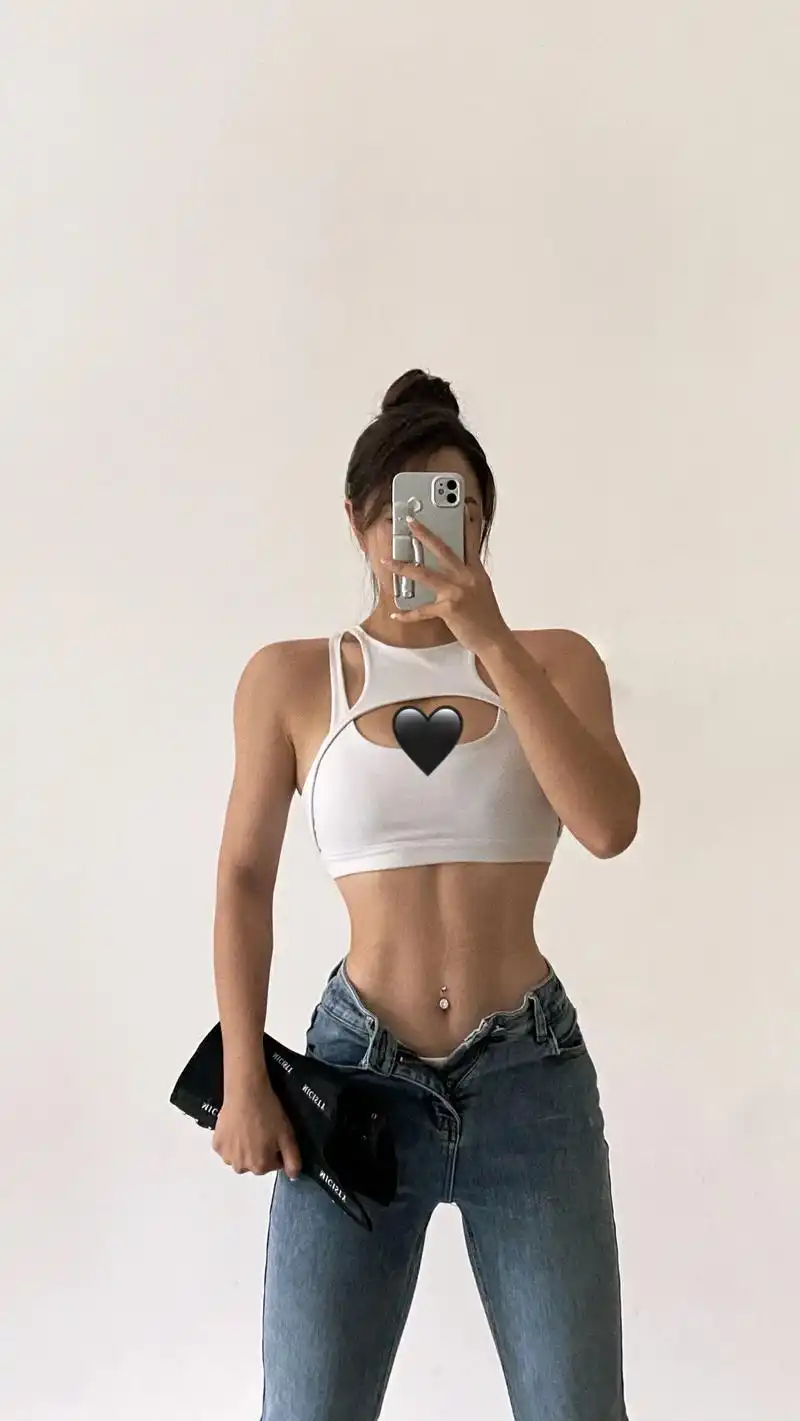 国庆快乐.#运动女孩 #辣妹穿搭 #自律 #马甲线 - 抖音