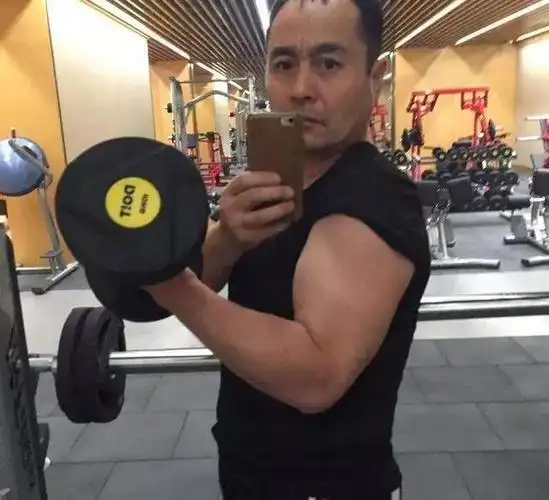 清华学子考试前集体拜杨幂,杨幂大伯不满:她根本不懂数学_杨晓京