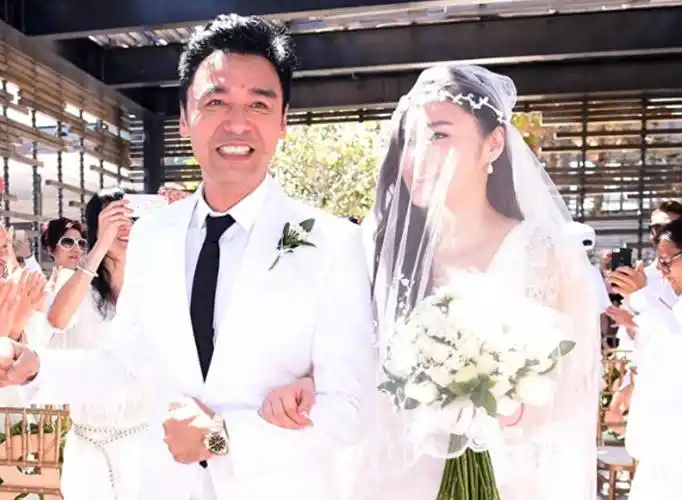 回顾钟镇涛和章小蕙离婚24年他儿女环绕幸福她孤苦无依惹人嫌