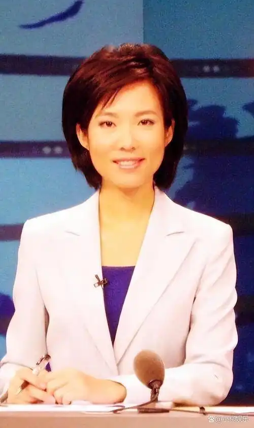 央视主持宝晓峰:从内蒙古走出的美女主播,44岁单身未婚