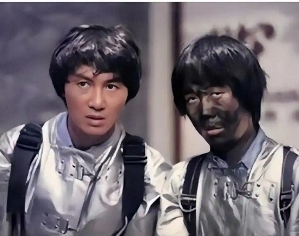 许冠英和许冠杰感情很好,阿英曾说:「好谢谢冠杰,每次都沾他的光才有