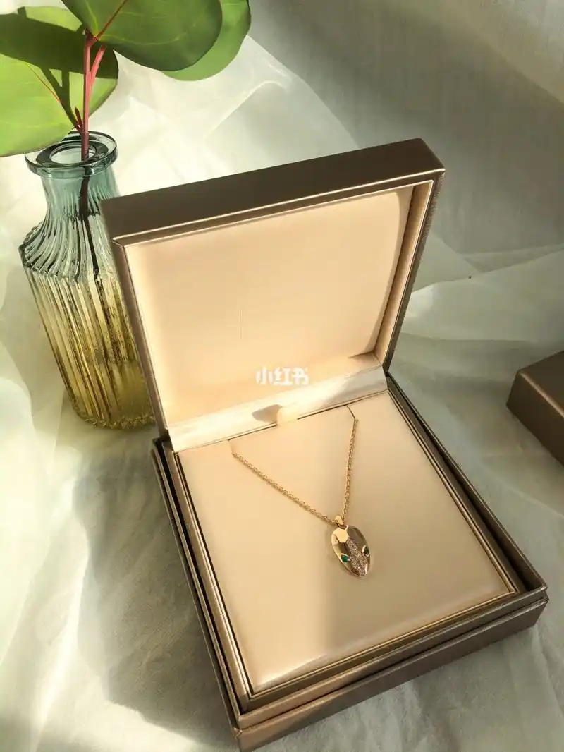 让人一眼万年的宝格丽蛇头项链