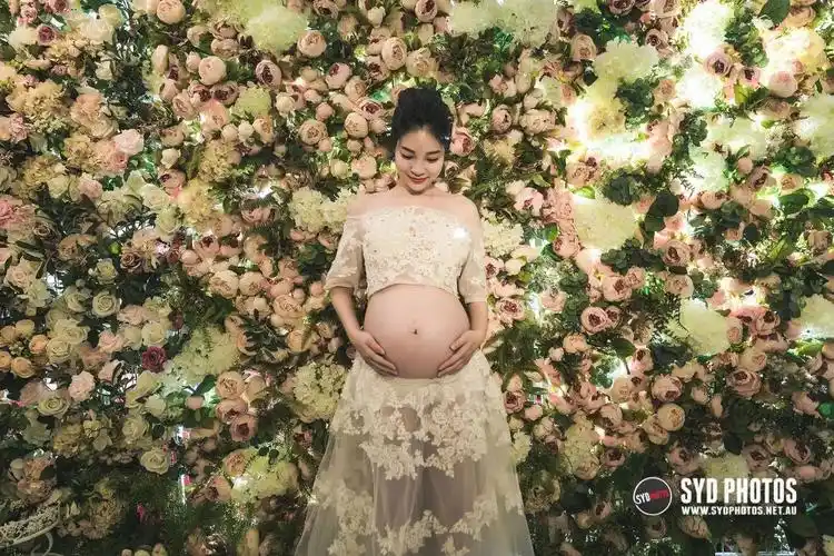 撒贝宁喜得贵子妻子李白晒孩子小手初为人父超幸福