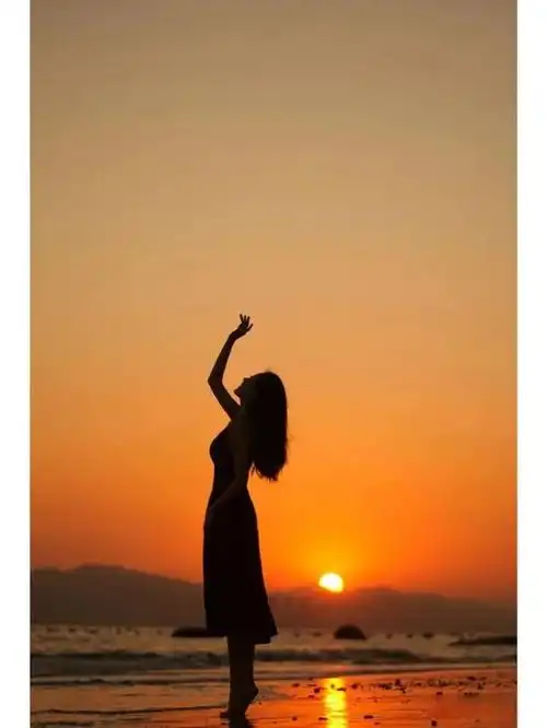 摄影技巧遇到日落晚霞怎么拍人像剪影照怎么摆姿势