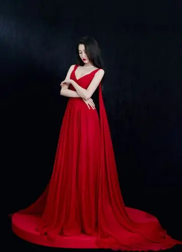 女明星红色造型合集明艳的红色就像一台行走的吸睛机器