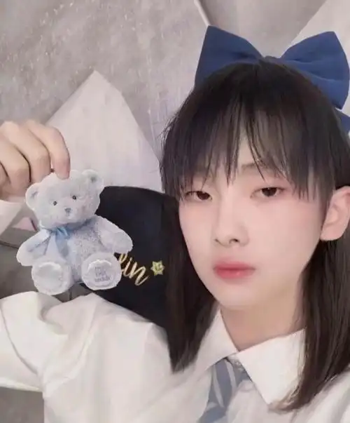 哈哈哈刚刚看了r1se女装-何洛洛的嘉菲猫-话本小说网