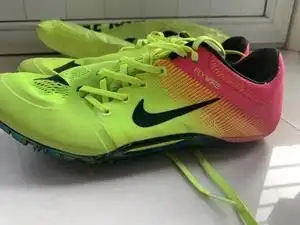 正品fly2钉鞋,里约配色已绝版,44的挺新的,便宜出了