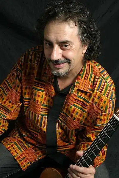 bensusan对指弹音乐界的贡献不只体现在唱片销量上,对于指弹吉他