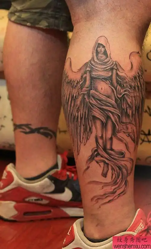小腿天使纹身图案