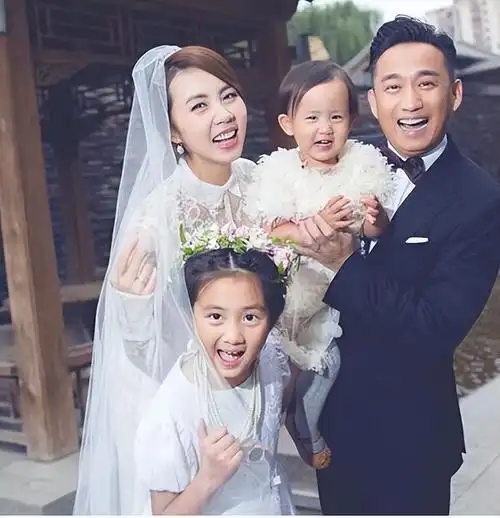 孙莉个人资料图片(十年生三娃,一家五口真甜蜜) - 龙腾网