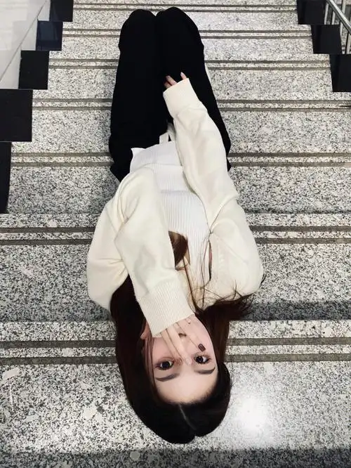 楼梯拍照姿势分享