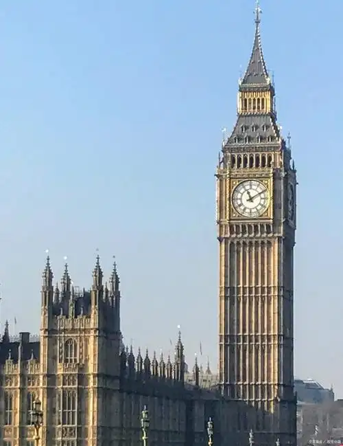 大本钟(big ben)是英国伦敦的标志性建筑之一