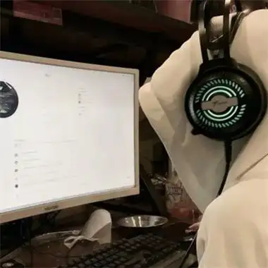 拥有忧郁气质的男生头像超孤独 清冷少年气息高清微信男头_男生头像