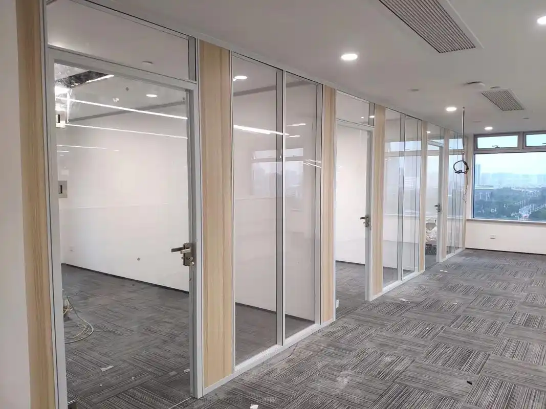 玻璃隔断 双层超白玻璃隔断,效果很赞91#办公室装修 #写 - 抖音