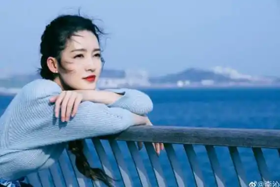 李沁两部剧在播,微博晒证件照宣传,网友:端的一手好水_楚乔_照片_特种