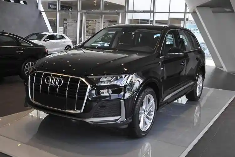 中大型7座suv!奥迪q7:车长超5米,油耗8.8l,乘坐舒适度极好-奇点