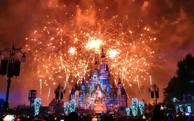 上海迪士尼100周年wish城堡灯光烟花秀