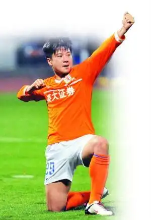 鲁能轶闻——李金羽在山东的幸福生活 创多项纪录当选十杰青年