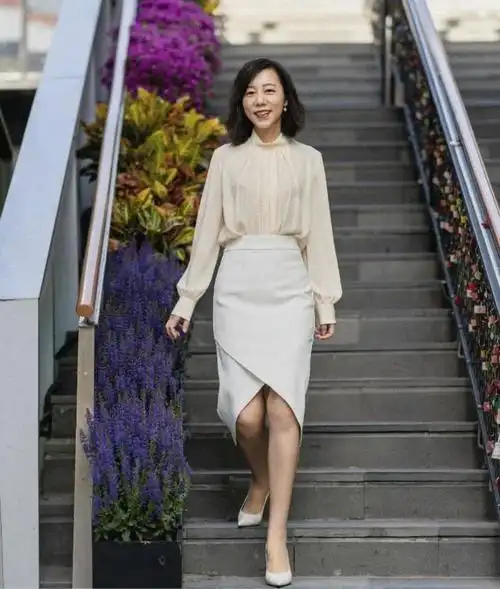 50岁女人怎么穿不显老不扮嫩的4个公式照着用就时髦减龄