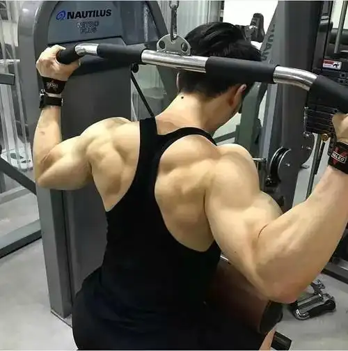 肌肉男背影杀也可以如此性感一眼看上去就能体会到力量