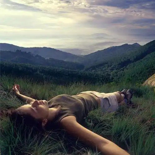 因为,一个真正强大或者优秀的人,自会有人欣赏,有人接纳.