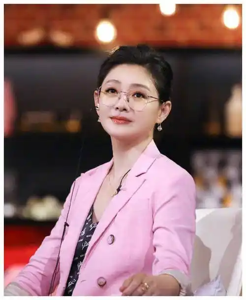 泄露,大s得知后一纸诉状,以反"个人资料保护法"的理由把前夫送上法庭