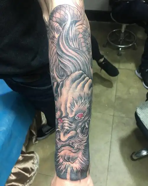小臂龙纹身图片