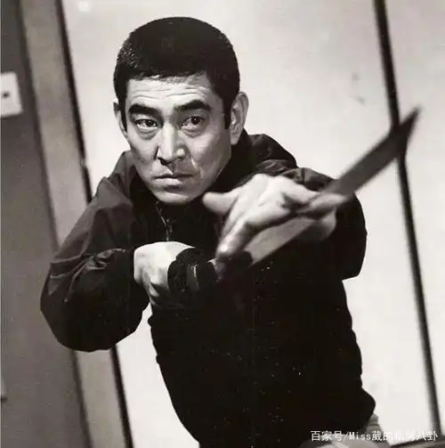 高仓健到底有多"狠心"?让前妻悲痛欲绝,45岁酗酒致死