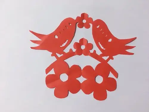 美丽的剪纸——认识轴对称图形