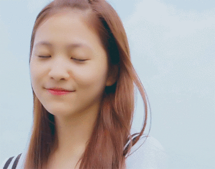 美女笑开心可爱gif动图_动态图_表情包下载_soogif