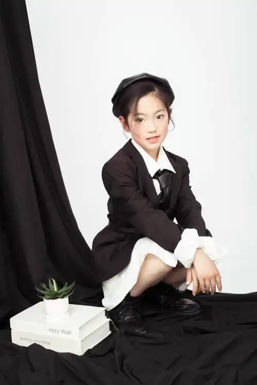 我四大灰狼的儿童摄影作品《十岁女孩》