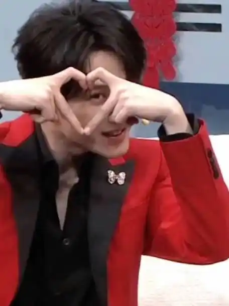 比心啦小宝好可爱(*≧∪≦)06我疯狂接收接收#檀健次教黄绮珊手势舞