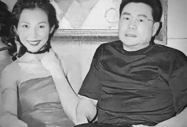 "港圈拜金女"李嘉欣:跟了刘銮雄10年后被抛弃,其原因在这里_母亲_父亲