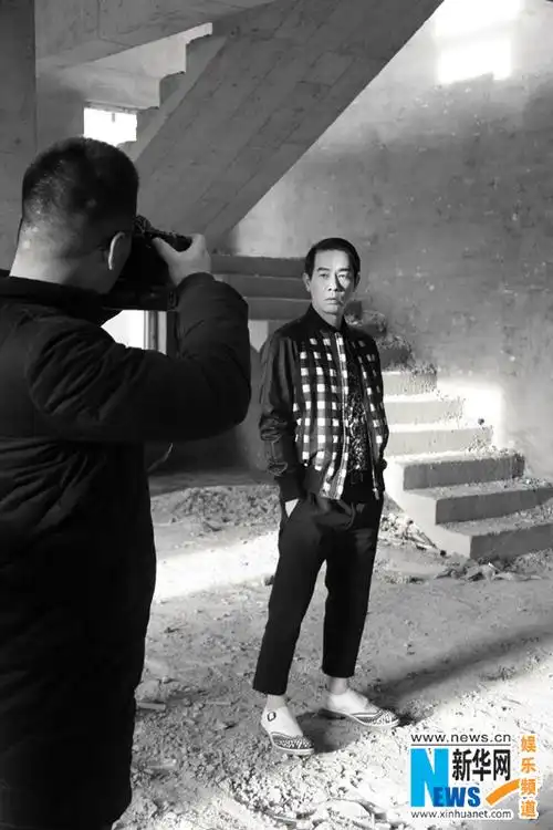 陈小春硬朗黑白写真曝光 再现"古惑仔"时代