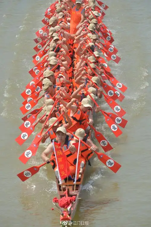 龙舟竞渡庆端午