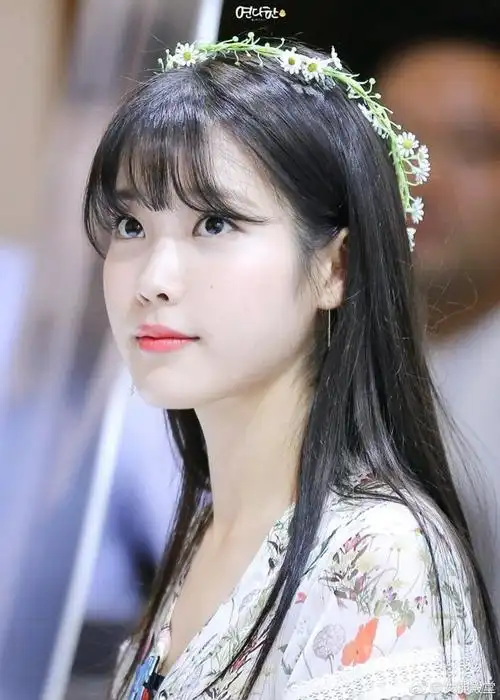 iu花仙子造型,空气刘海更显清新俏皮,颜值爆击